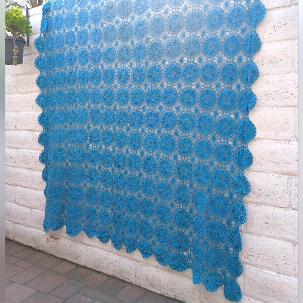 𝅺Handmade Fine Crocheted Blanket Teal Turquoise Blue 70 x 80 inches
